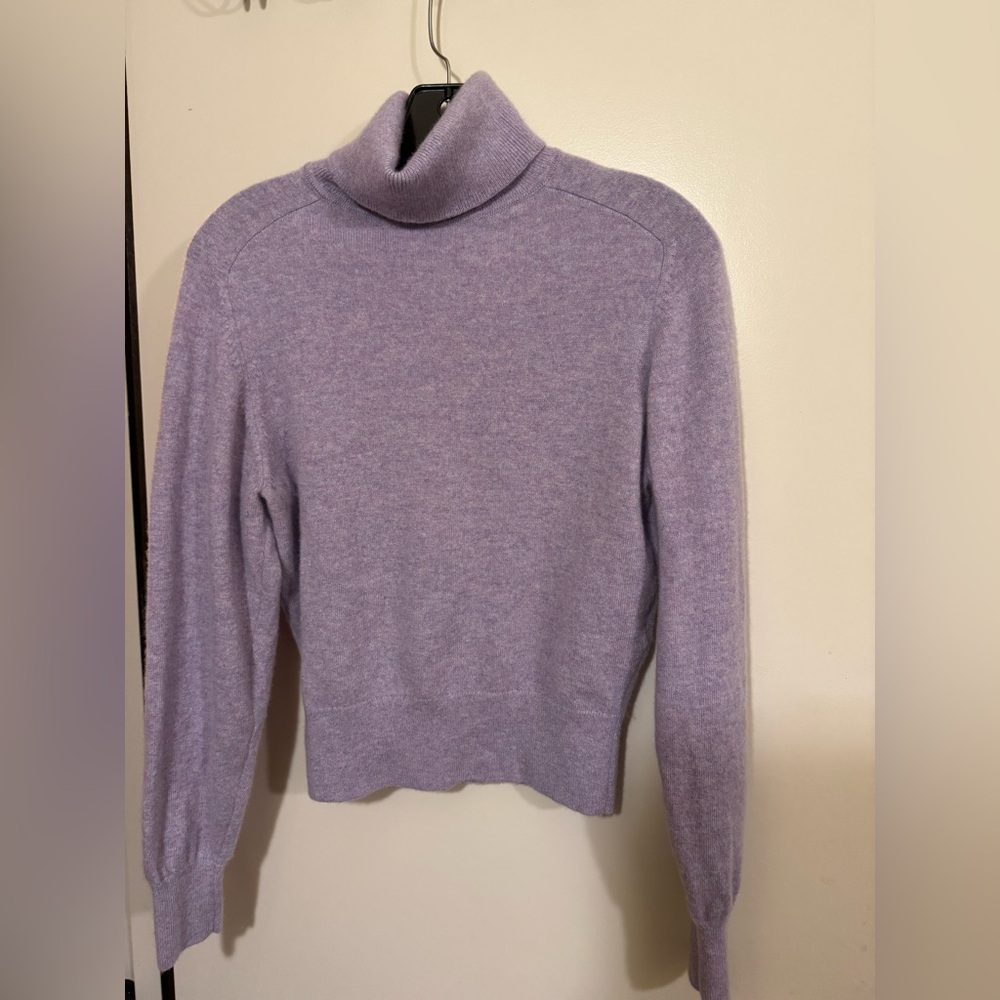Wilfred 100% Cashmere turtleneck sweater // S